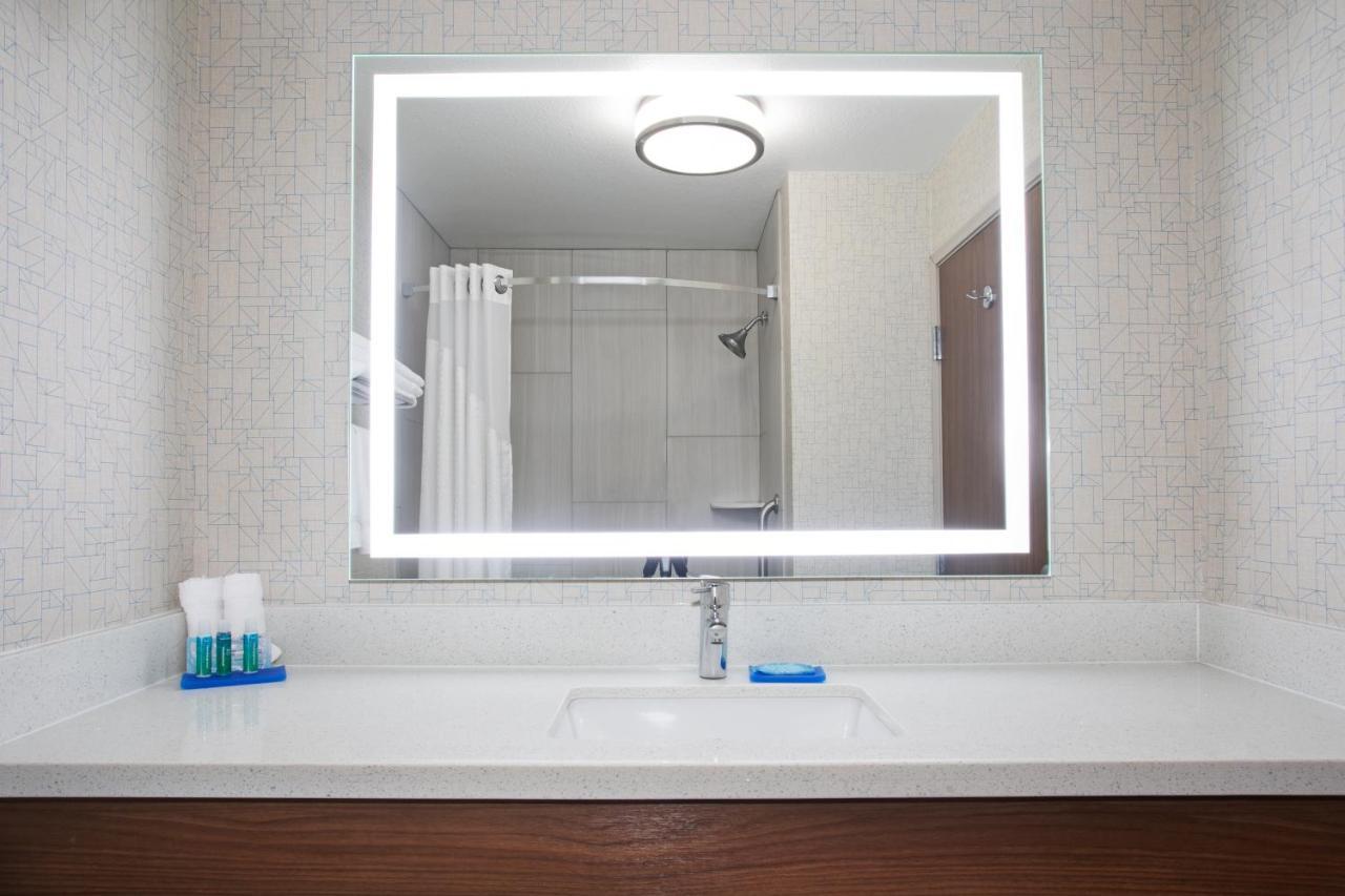 Holiday Inn Express Hotel & Suites Fort Collins By Ihg Екстер'єр фото