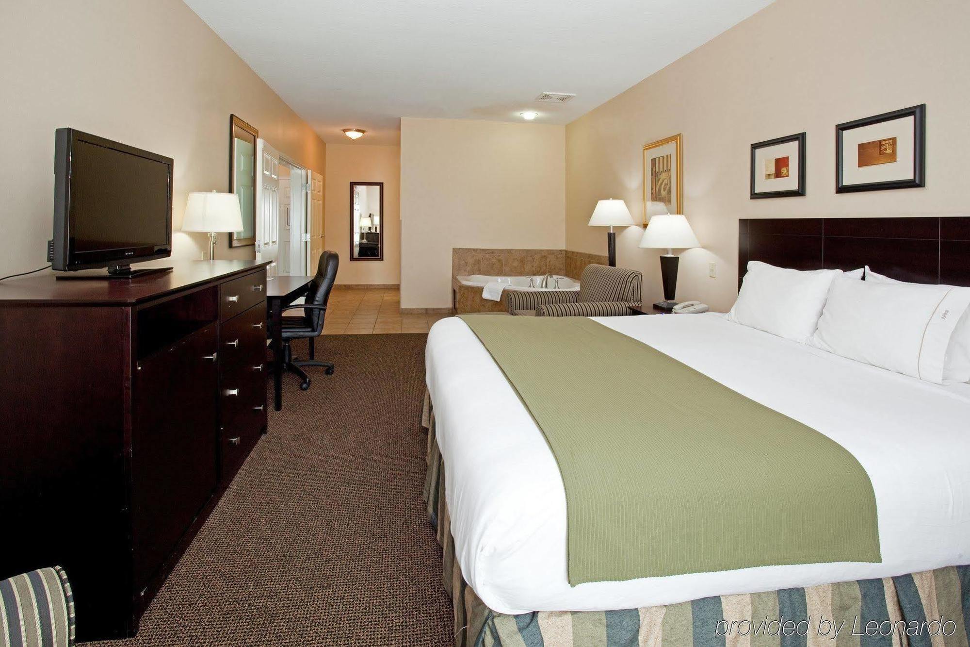Holiday Inn Express Hotel & Suites Fort Collins By Ihg Екстер'єр фото