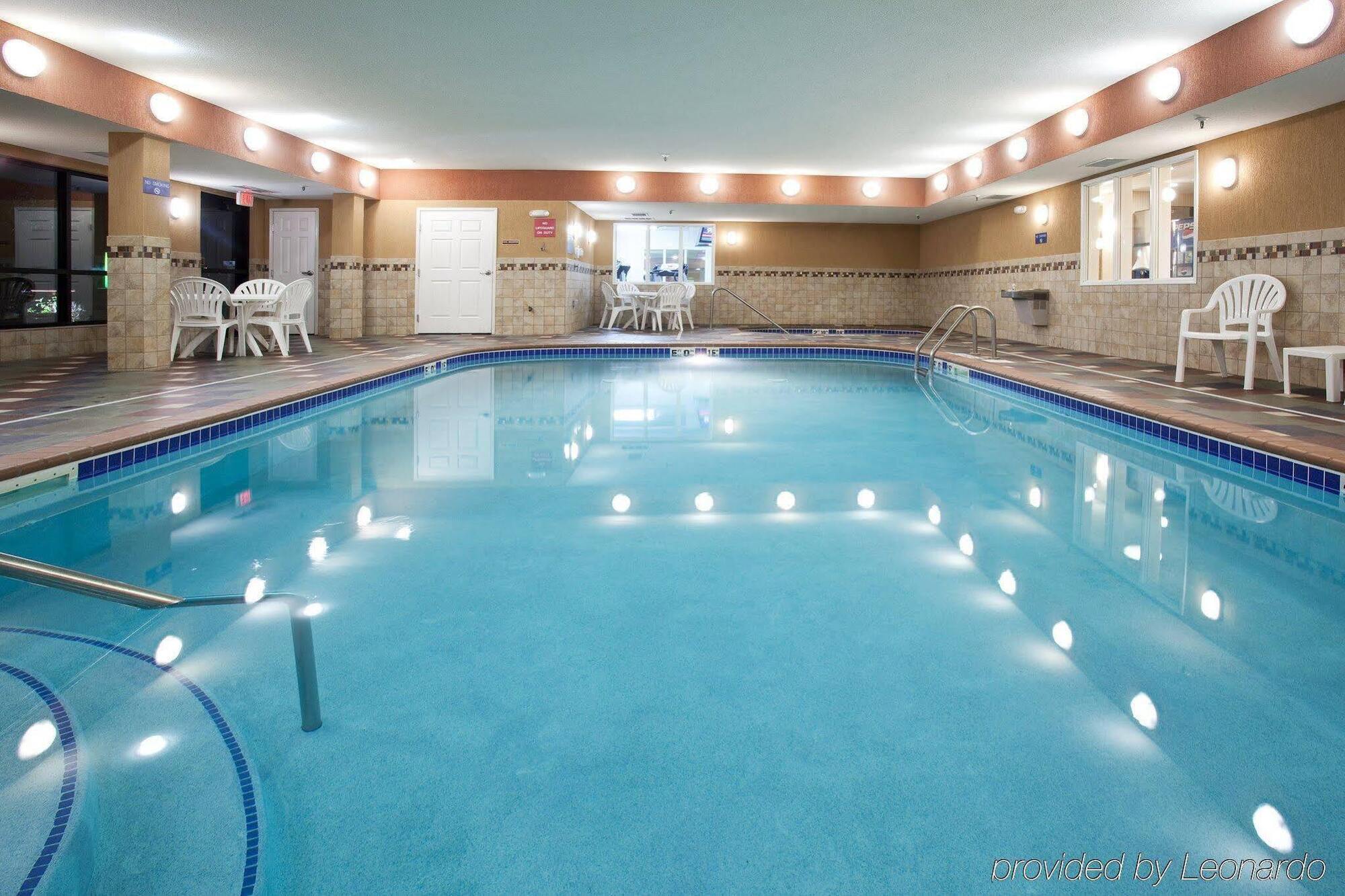 Holiday Inn Express Hotel & Suites Fort Collins By Ihg Екстер'єр фото
