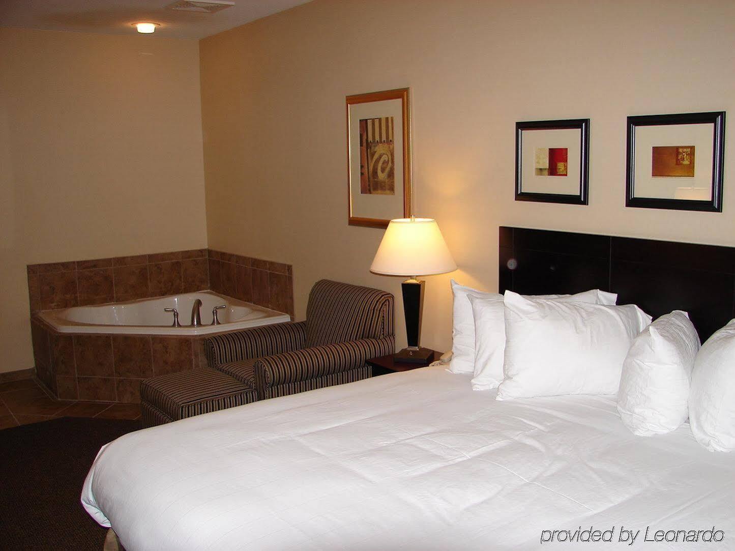 Holiday Inn Express Hotel & Suites Fort Collins By Ihg Екстер'єр фото